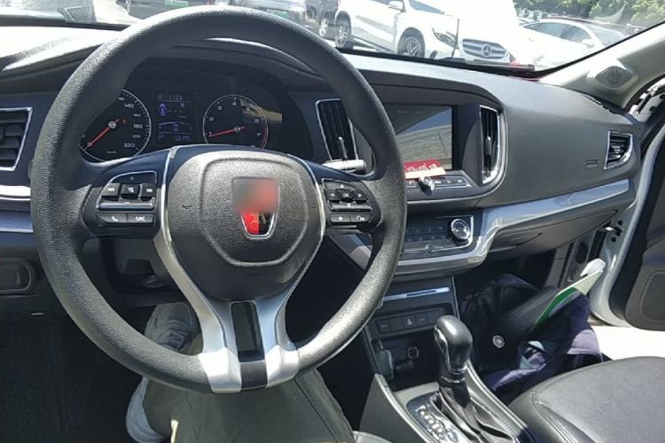 Used Roewe 360 2018 PLUS 1.5L Automatic Luxury Edition Center Console