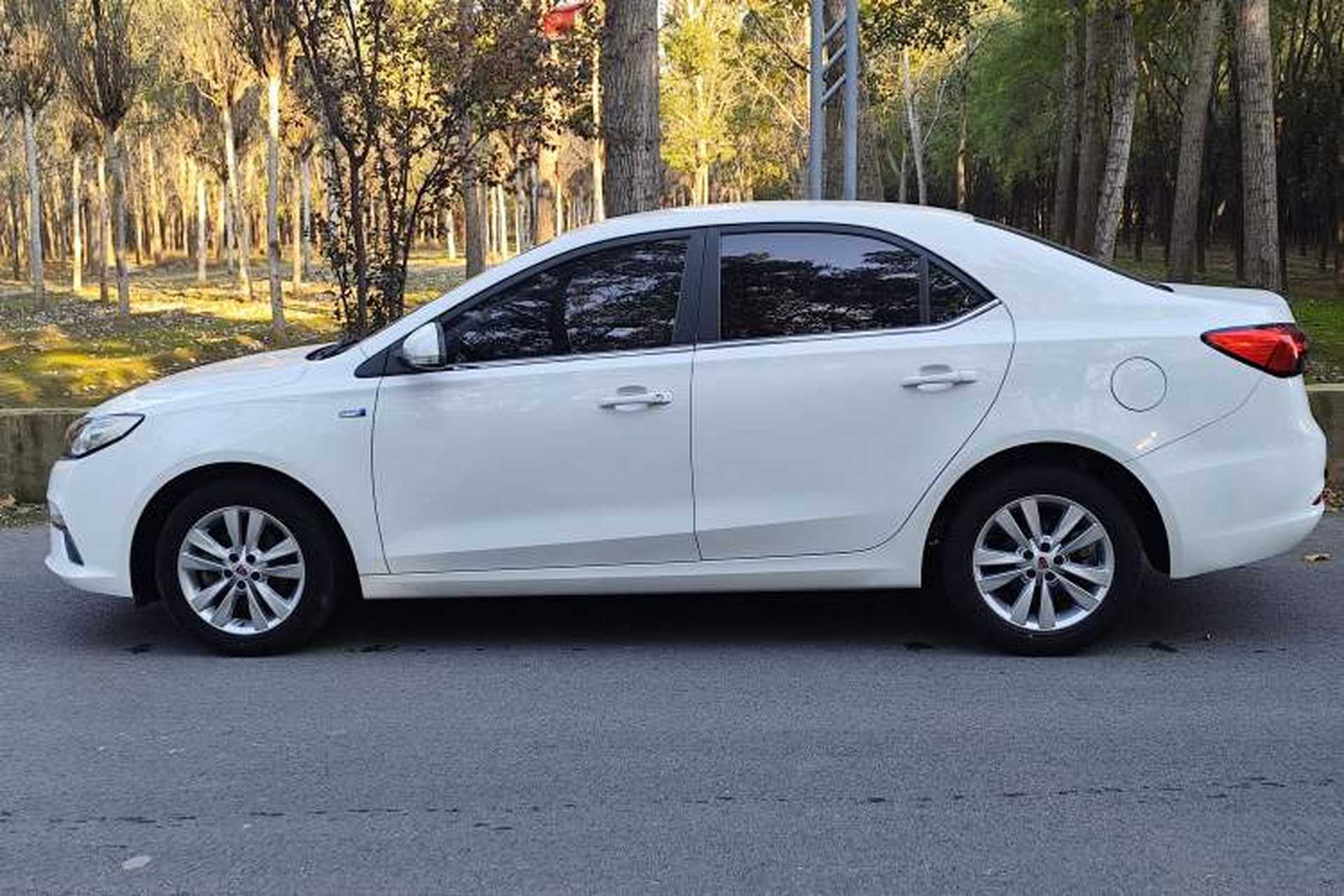 Used Roewe 360 2018 PLUS 1.5L Automatic Luxury Edition Exterior 3