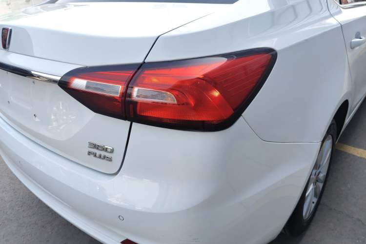 Used Roewe 360 2018 PLUS 1.5L Manual Luxury Edition Exterior 3