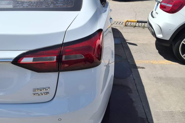Used Roewe 360 2018 PLUS 1.5L Automatic Luxury Edition Exterior 3