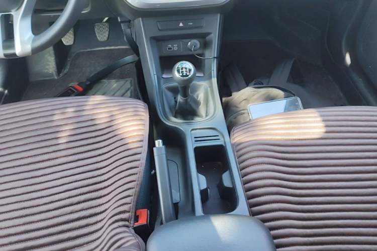 Used Roewe 360 2018 PLUS 1.5L Manual Luxury Edition Gear Lever