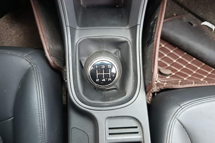 Used Roewe 360 2018 PLUS 1.5L Manual Luxury Edition Gear Lever