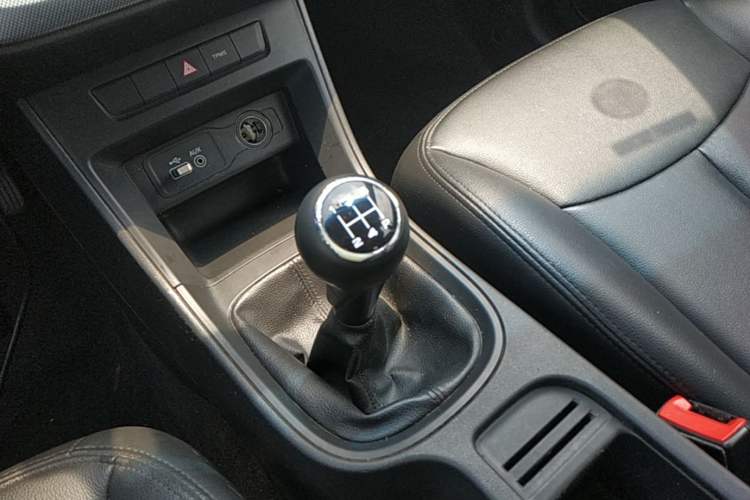 Used Roewe 360 2018 PLUS 1.5L Manual Luxury Edition Gear Lever