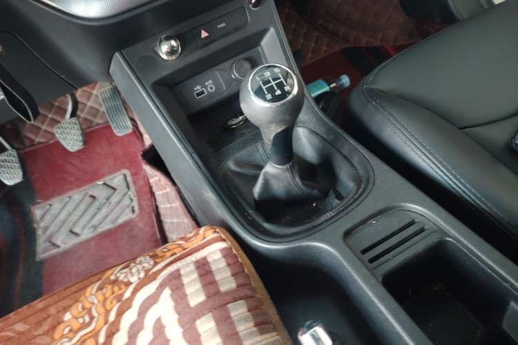 Used Roewe 360 2018 PLUS 1.5L Manual Luxury Edition Gear Lever