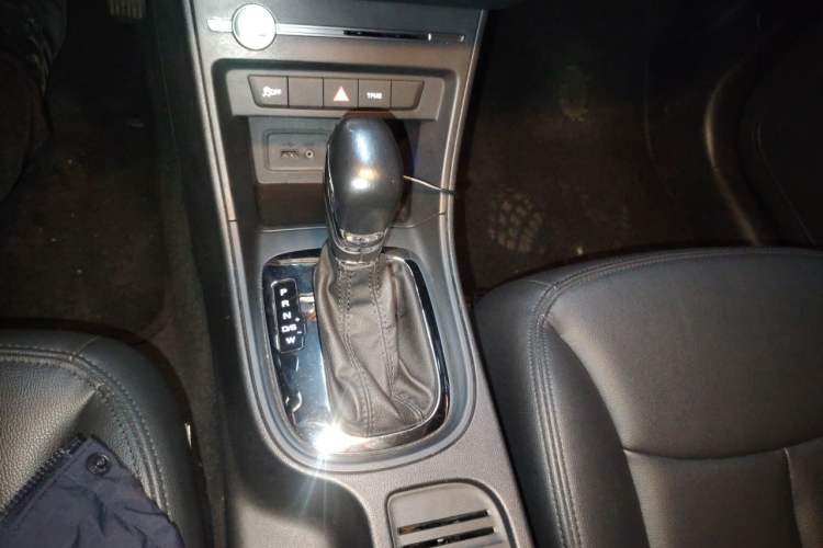 Used Roewe 360 2018 PLUS 1.5L Automatic Luxury Edition Gear Lever