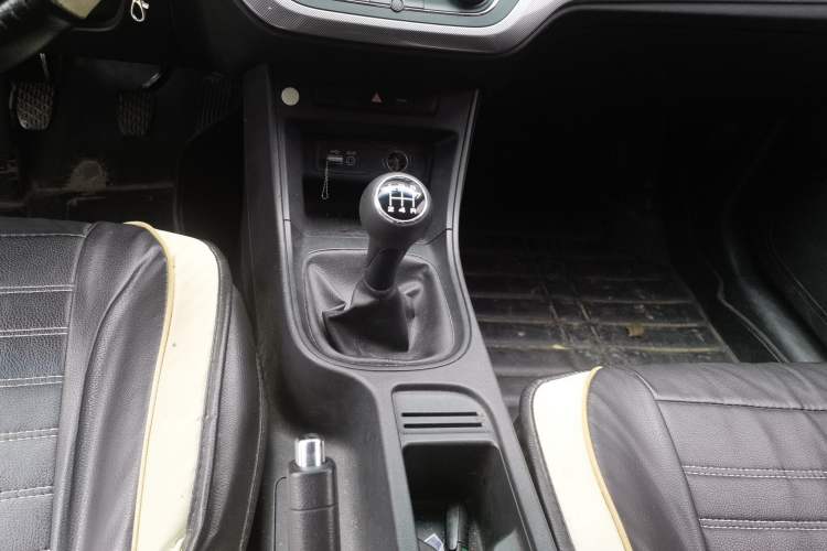 Used Roewe 360 2018 PLUS 1.5L Manual Luxury Edition Gear Lever