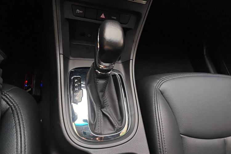 Used Roewe 360 2018 PLUS 1.5L Automatic Luxury Edition Gear Lever