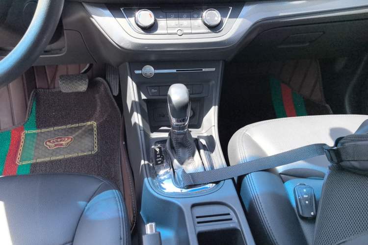 Used Roewe 360 2018 PLUS 1.5L Automatic Luxury Edition Gear Lever