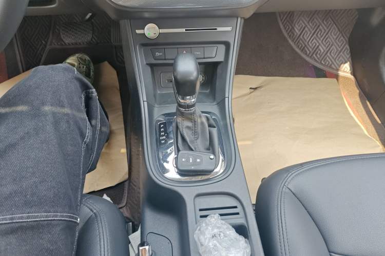 Used Roewe 360 2018 PLUS 1.5L Automatic Luxury Edition Gear Lever