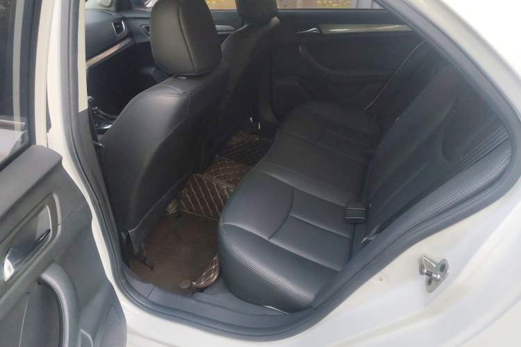 Used Roewe 360 2018 PLUS 1.5L Automatic Luxury Edition Interior 2
