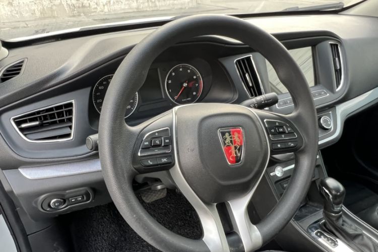 Used Roewe 360 2018 PLUS 1.5L Automatic Luxury Edition Interior 2
