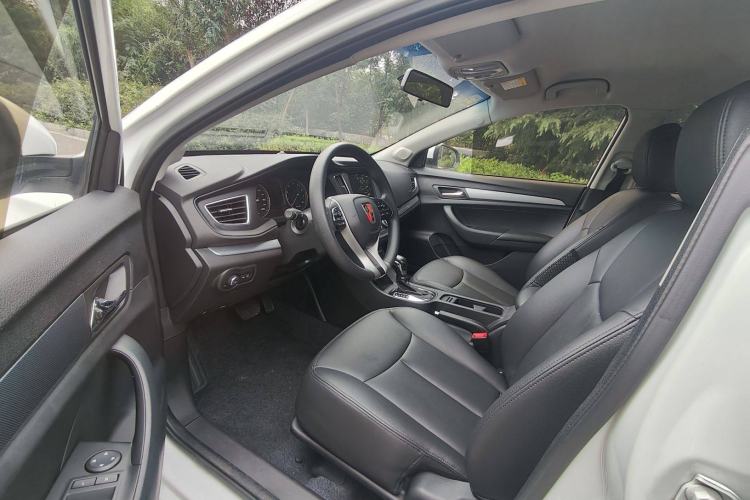 Used Roewe 360 2018 PLUS 1.5L Automatic Luxury Edition Interior 2