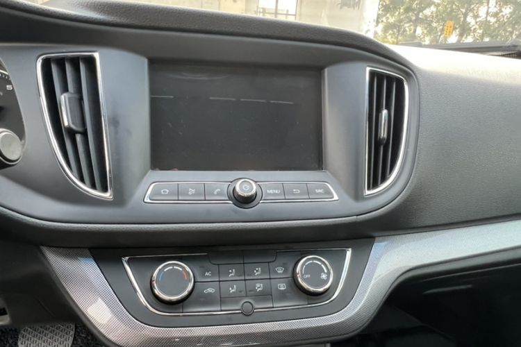 Used Roewe 360 2018 PLUS 1.5L Automatic Luxury Edition Interior 3