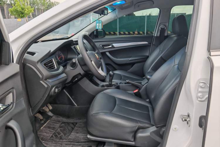 Used Roewe 360 2018 PLUS 1.5L Manual Luxury Edition Interior 3