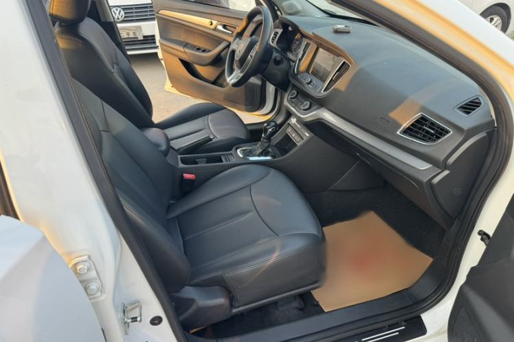 Used Roewe 360 2018 PLUS 1.5L Automatic Luxury Edition Interior 4