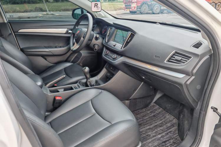 Used Roewe 360 2018 PLUS 1.5L Manual Luxury Edition Interior 5