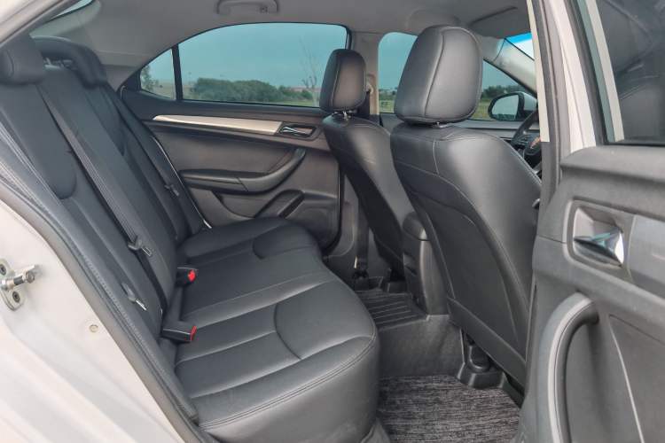 Used Roewe 360 2018 PLUS 1.5L Manual Luxury Edition Interior 6