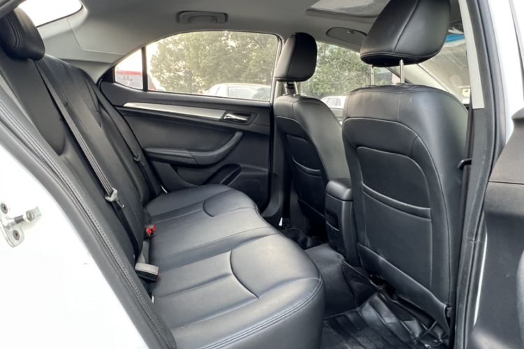 Used Roewe 360 2018 PLUS 1.5L Automatic Luxury Edition Interior 8