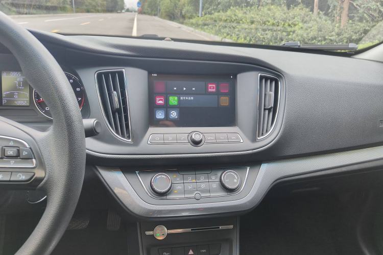 Used Roewe 360 2018 PLUS 1.5L Automatic Luxury Edition Interior 8