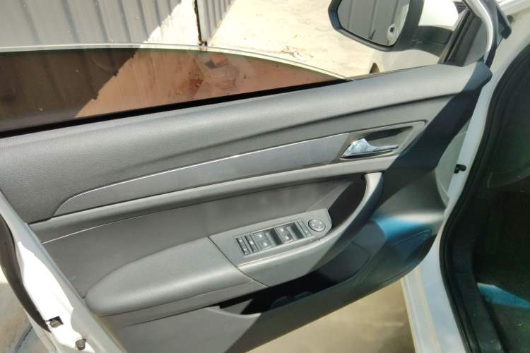 Used Roewe 360 2018 PLUS 1.5L Manual Luxury Edition Left Front Door Interior