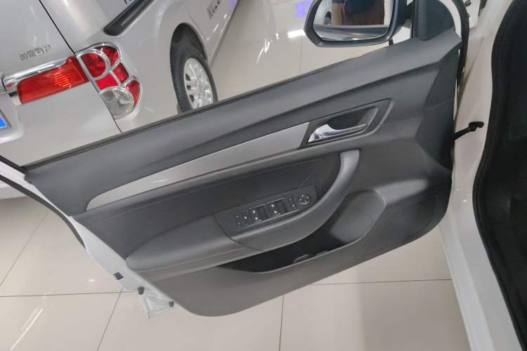 Used Roewe 360 2018 PLUS 1.5L Manual Luxury Edition Left Front Door Interior