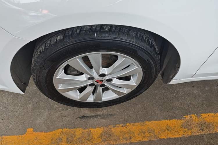Used Roewe 360 2018 PLUS 1.5L Automatic Luxury Edition Left Front Wheel Hub