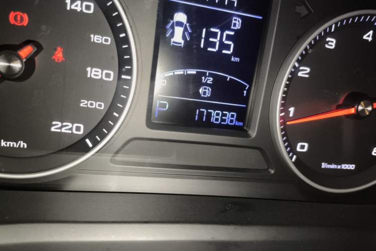 Used Roewe 360 2018 PLUS 1.5L Automatic Luxury Edition Odometer Close Up