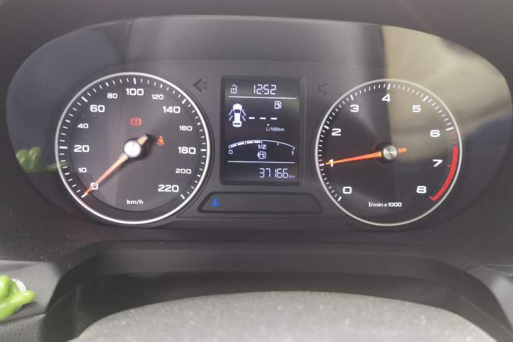 Used Roewe 360 2018 PLUS 1.5L Manual Luxury Edition Odometer Close Up