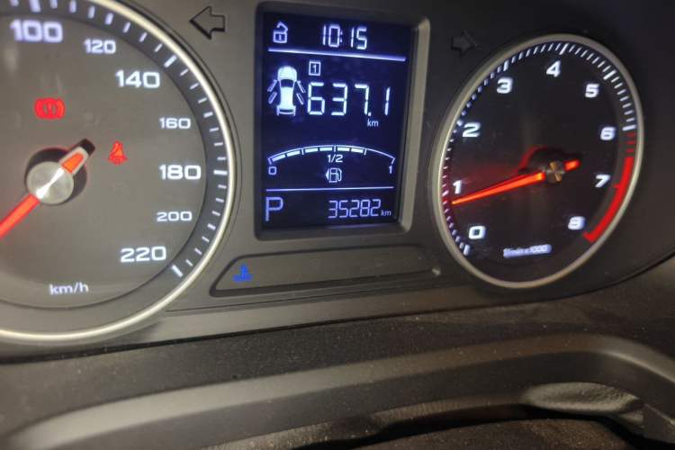 Used Roewe 360 2018 PLUS 1.5L Automatic Luxury Edition Odometer Close Up