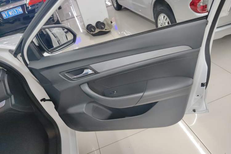 Used Roewe 360 2018 PLUS 1.5L Manual Luxury Edition Right Front Door Interior