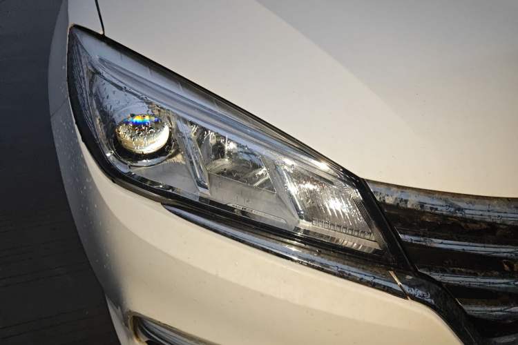 Used Roewe 360 2018 PLUS 1.5L Automatic Luxury Edition Right Front Headlight