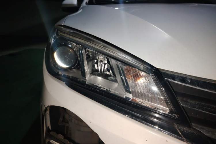 Used Roewe 360 2018 PLUS 1.5L Automatic Luxury Edition Right Front Headlight