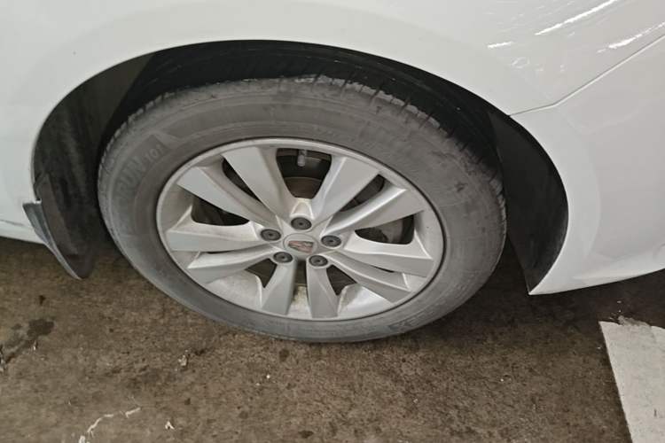 Used Roewe 360 2018 PLUS 1.5L Automatic Luxury Edition Right Front Wheel Hub