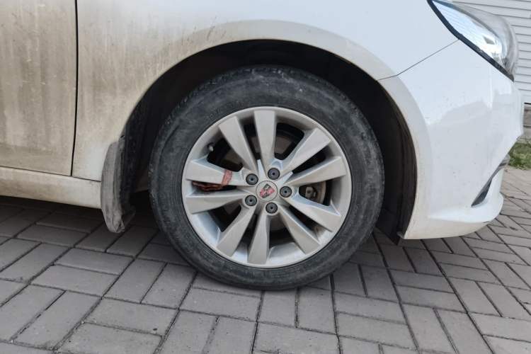 Used Roewe 360 2018 PLUS 1.5L Automatic Luxury Edition Right Front Wheel Hub