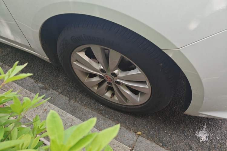 Used Roewe 360 2018 PLUS 1.5L Automatic Luxury Edition Right Front Wheel Hub