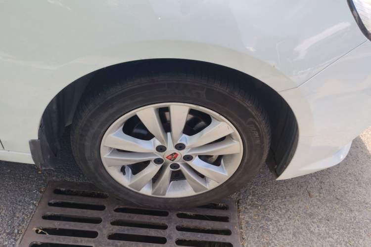 Used Roewe 360 2018 PLUS 1.5L Automatic Luxury Edition Right Front Wheel Hub