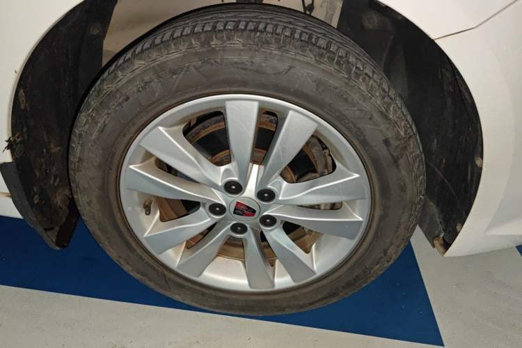 Used Roewe 360 2018 PLUS 1.5L Manual Luxury Edition Right Front Wheel Hub