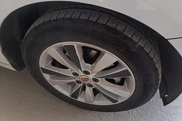 Used Roewe 360 2018 PLUS 1.5L Automatic Luxury Edition Right Front Wheel Hub