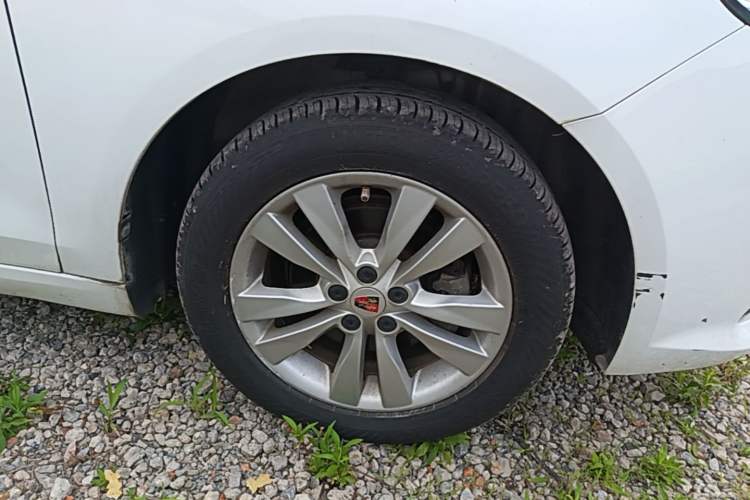 Used Roewe 360 2018 PLUS 1.5L Manual Luxury Edition Right Front Wheel Hub