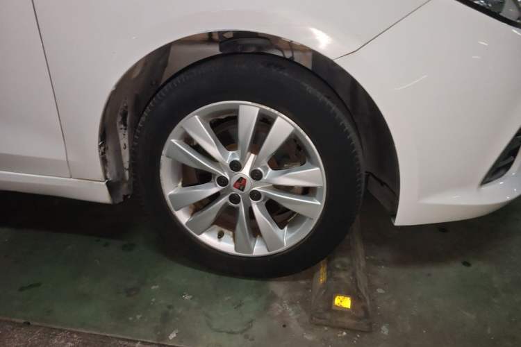 Used Roewe 360 2018 PLUS 1.5L Automatic Luxury Edition Right Front Wheel Hub