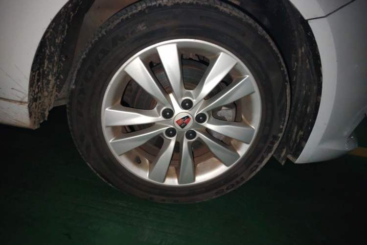 Used Roewe 360 2018 PLUS 1.5L Automatic Luxury Edition Right Front Wheel Hub