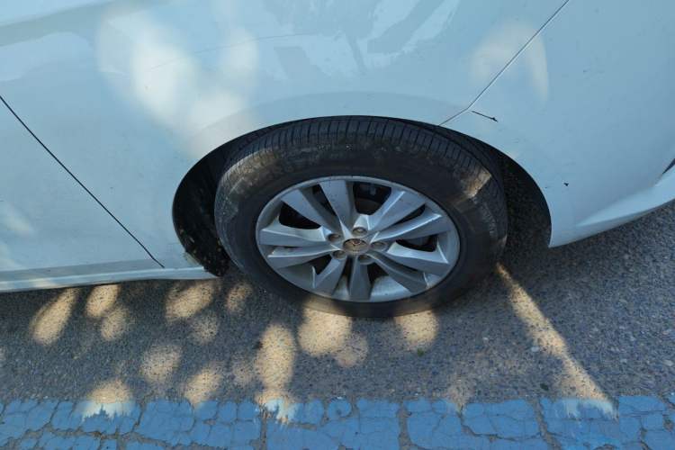 Used Roewe 360 2018 PLUS 1.5L Manual Luxury Edition Right Front Wheel Hub