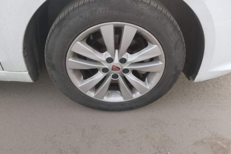 Used Roewe 360 2018 PLUS 1.5L Automatic Luxury Edition Right Front Wheel Hub