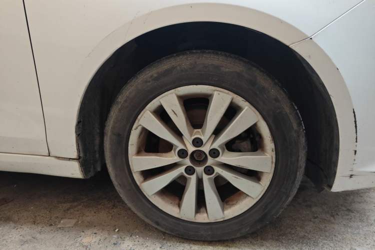 Used Roewe 360 2018 PLUS 1.5L Automatic Luxury Edition Right Front Wheel Hub