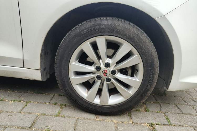 Used Roewe 360 2018 PLUS 1.5L Manual Luxury Edition Right Front Wheel Hub