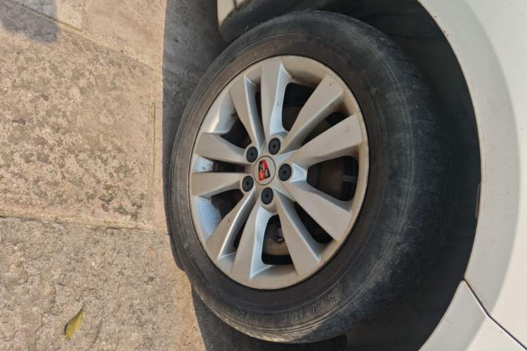 Used Roewe 360 2018 PLUS 1.5L Manual Luxury Edition Right Front Wheel Hub