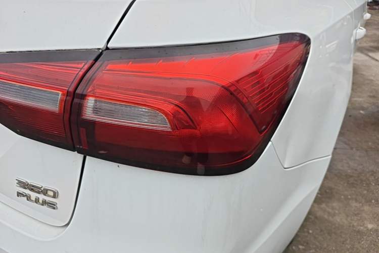 Used Roewe 360 2018 PLUS 1.5L Automatic Luxury Edition Right Rear Taillight