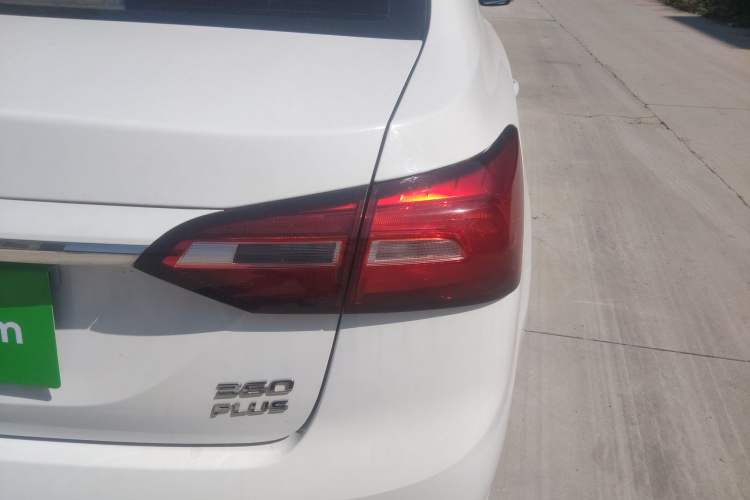 Used Roewe 360 2018 PLUS 1.5L Manual Luxury Edition Right Rear Taillight