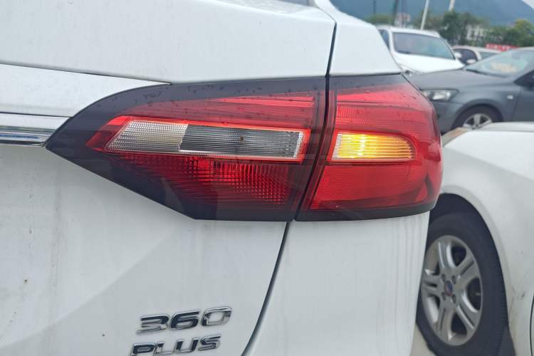 Used Roewe 360 2018 PLUS 1.5L Automatic Luxury Edition Right Rear Taillight