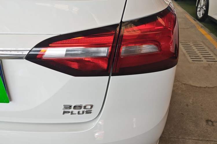 Used Roewe 360 2018 PLUS 1.5L Automatic Luxury Edition Right Rear Taillight